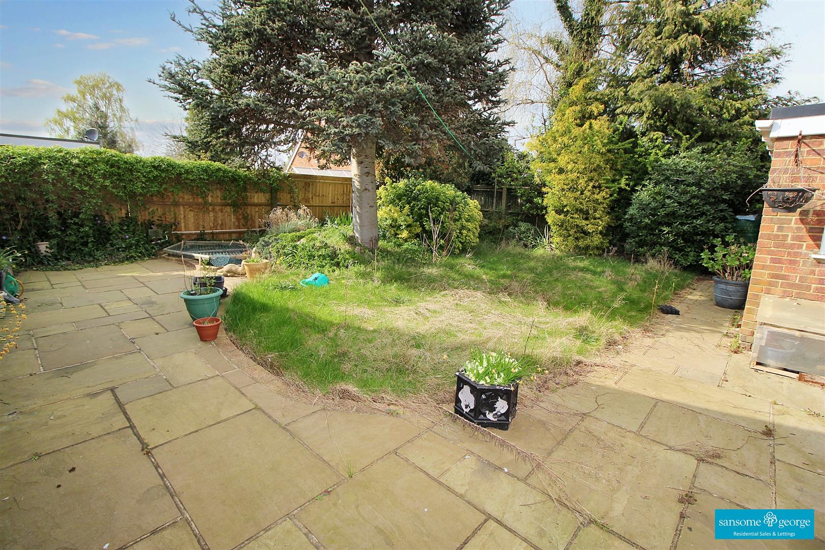 White Lodge Close, Tilehurst, Reading